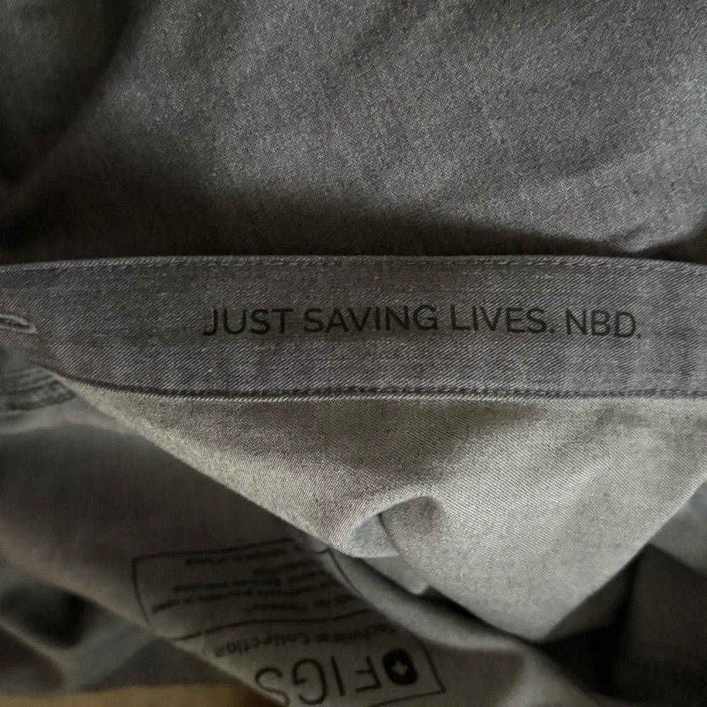 Figs Rafaela Oversized Gray Scrub TopT™ Size XXS - Picture 5 of 6